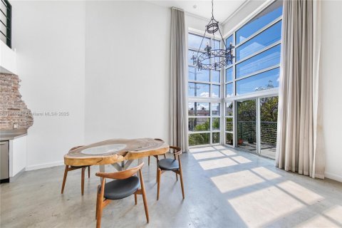 Condominio en alquiler en Miami Beach, Florida, 2 dormitorios, 98.94 m2 № 1973341 - foto 2