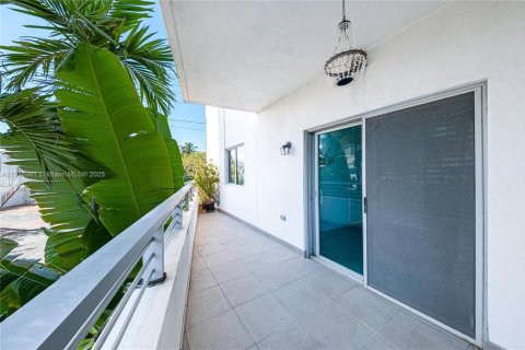 Condominio en alquiler en Miami Beach, Florida, 2 dormitorios, 98.94 m2 № 1973341 - foto 28