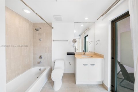Condominio en alquiler en Miami Beach, Florida, 2 dormitorios, 98.94 m2 № 1973341 - foto 5
