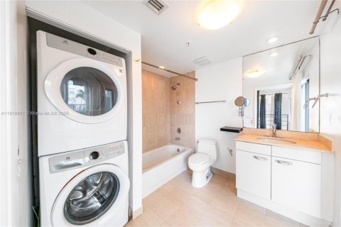 Condominio en alquiler en Miami Beach, Florida, 2 dormitorios, 98.94 m2 № 1973341 - foto 6