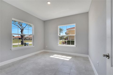 Condo in Poinciana, Florida, 2 bedrooms № 2378308 - photo 18