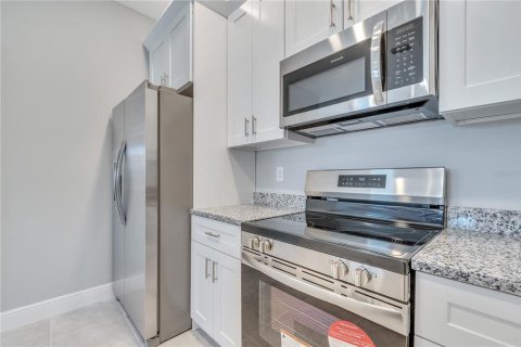 Condo in Poinciana, Florida, 2 bedrooms № 2378308 - photo 9