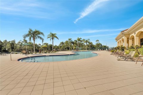 Condo in Poinciana, Florida, 2 bedrooms № 2378308 - photo 25