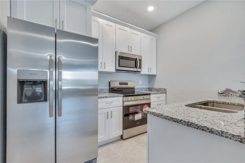Condo in Poinciana, Florida, 2 bedrooms № 2378308 - photo 6
