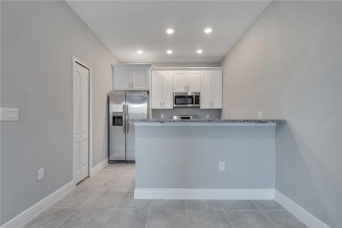 Condo in Poinciana, Florida, 2 bedrooms № 2378308 - photo 5