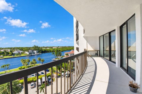 Condo in Highland Beach, Florida, 2 bedrooms  № 2430267 - photo 29