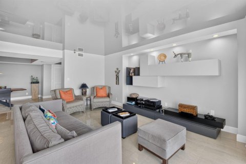 Condo in Highland Beach, Florida, 2 bedrooms  № 2430267 - photo 7