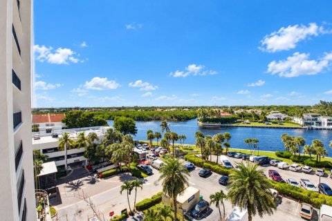 Condo in Highland Beach, Florida, 2 bedrooms  № 2430267 - photo 2