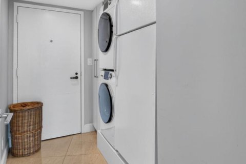 Condo in Highland Beach, Florida, 2 bedrooms  № 2430267 - photo 27