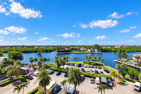 Condo in Highland Beach, Florida, 2 bedrooms  № 2430267