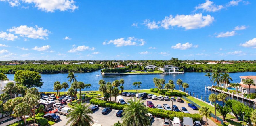 Condo in Highland Beach, Florida, 2 bedrooms  № 2430267