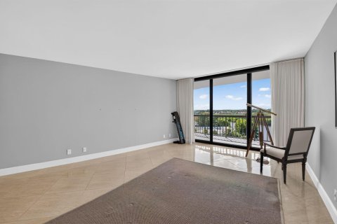 Condo in Highland Beach, Florida, 2 bedrooms  № 2430267 - photo 15