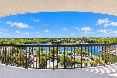 Condo in Highland Beach, Florida, 2 bedrooms  № 2430267 - photo 28