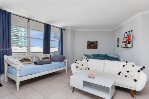 Copropriété à louer à Hollywood, Floride: 1 chambre, 78.69 m2 № 1997424 - photo 3