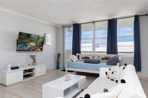 Copropriété à louer à Hollywood, Floride: 1 chambre, 78.69 m2 № 1997424 - photo 4