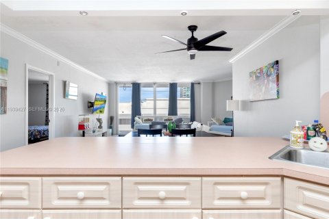 Copropriété à louer à Hollywood, Floride: 1 chambre, 78.69 m2 № 1997424 - photo 17