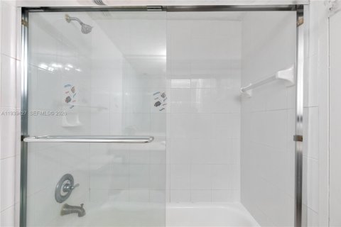 Copropriété à louer à Hollywood, Floride: 1 chambre, 78.69 m2 № 1997424 - photo 26