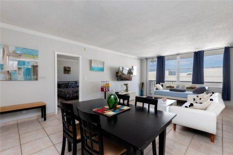 Copropriété à louer à Hollywood, Floride: 1 chambre, 78.69 m2 № 1997424 - photo 2