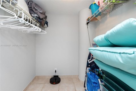 Copropriété à louer à Hollywood, Floride: 1 chambre, 78.69 m2 № 1997424 - photo 24