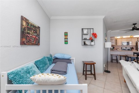 Copropriété à louer à Hollywood, Floride: 1 chambre, 78.69 m2 № 1997424 - photo 9