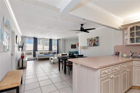 Copropriété à louer à Hollywood, Floride: 1 chambre, 78.69 m2 № 1997424 - photo 12