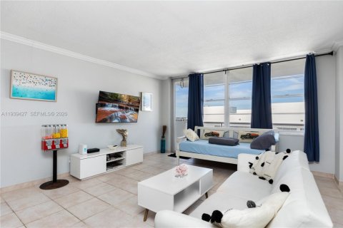 Copropriété à louer à Hollywood, Floride: 1 chambre, 78.69 m2 № 1997424 - photo 5