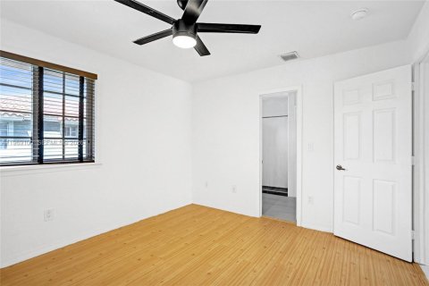 Снять в аренду таунхаус в Майами, Флорида 3 спальни, 134.34м2, № 2041168 - фото 26