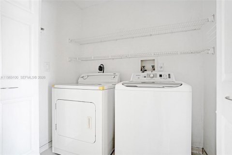 Снять в аренду таунхаус в Майами, Флорида 3 спальни, 134.34м2, № 2041168 - фото 25