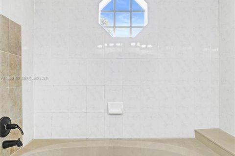 Снять в аренду таунхаус в Майами, Флорида 3 спальни, 134.34м2, № 2041168 - фото 24