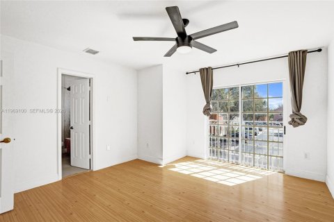 Снять в аренду таунхаус в Майами, Флорида 3 спальни, 134.34м2, № 2041168 - фото 21