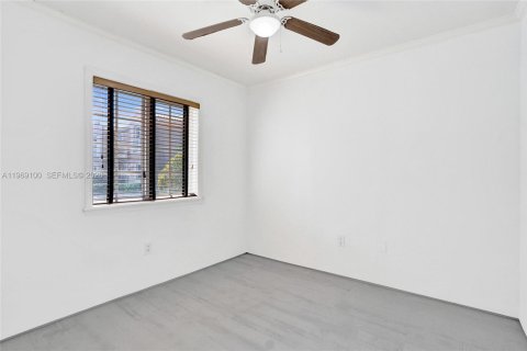 Снять в аренду таунхаус в Майами, Флорида 3 спальни, 134.34м2, № 2041168 - фото 17