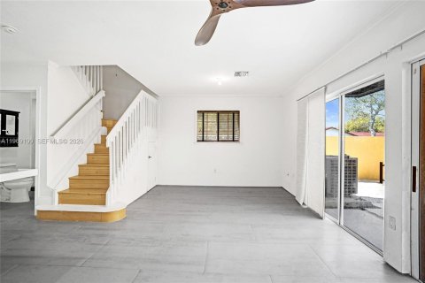 Снять в аренду таунхаус в Майами, Флорида 3 спальни, 134.34м2, № 2041168 - фото 11