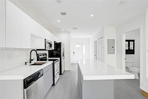 Снять в аренду таунхаус в Майами, Флорида 3 спальни, 134.34м2, № 2041168 - фото 8