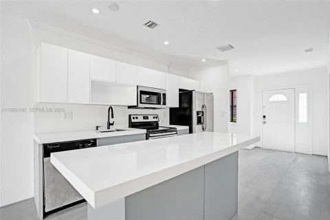 Снять в аренду таунхаус в Майами, Флорида 3 спальни, 134.34м2, № 2041168 - фото 7