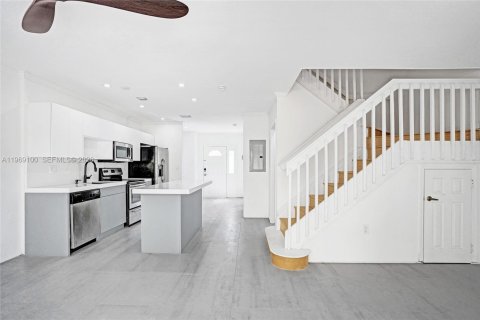 Снять в аренду таунхаус в Майами, Флорида 3 спальни, 134.34м2, № 2041168 - фото 13