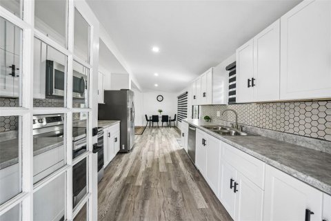 Villa ou maison à vendre à Tampa, Floride: 3 chambres, 100.89 m2 № 2141090 - photo 16