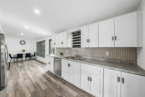 Villa ou maison à vendre à Tampa, Floride: 3 chambres, 100.89 m2 № 2141090 - photo 15