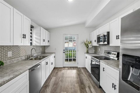 Villa ou maison à vendre à Tampa, Floride: 3 chambres, 100.89 m2 № 2141090 - photo 13