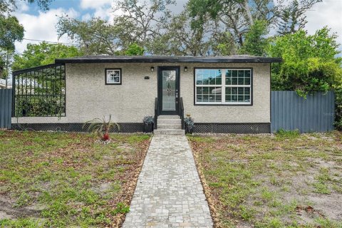 House in Tampa, Florida 3 bedrooms, 100.89 sq.m. № 2141090