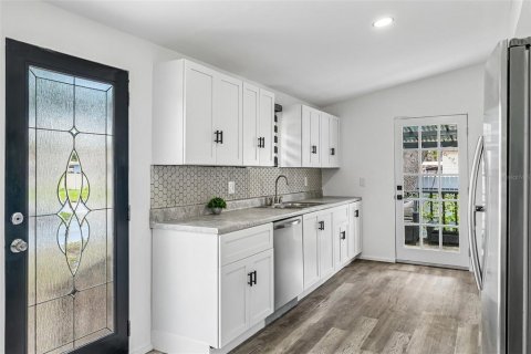 Villa ou maison à vendre à Tampa, Floride: 3 chambres, 100.89 m2 № 2141090 - photo 10