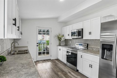Villa ou maison à vendre à Tampa, Floride: 3 chambres, 100.89 m2 № 2141090 - photo 12