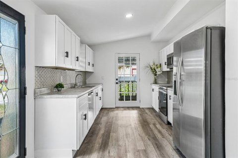 Villa ou maison à vendre à Tampa, Floride: 3 chambres, 100.89 m2 № 2141090 - photo 8