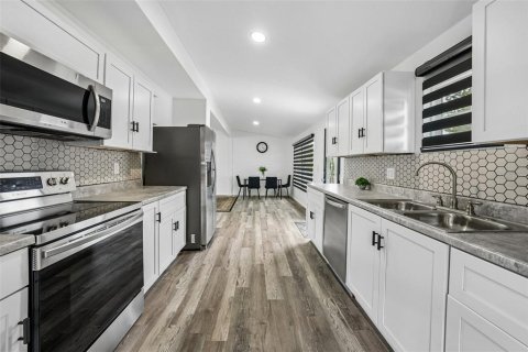 Villa ou maison à vendre à Tampa, Floride: 3 chambres, 100.89 m2 № 2141090 - photo 17