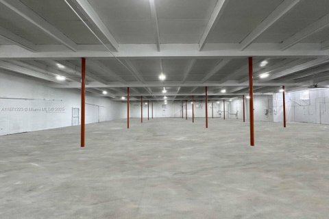 Купить коммерческую недвижимость в Майами, Флорида № 2013303 - фото 2