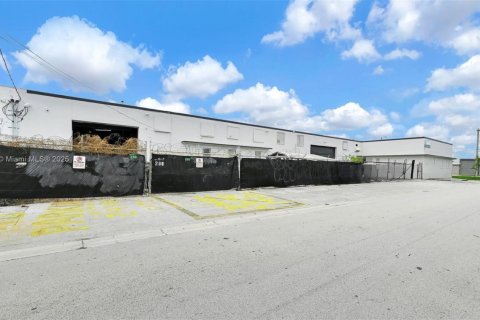 Купить коммерческую недвижимость в Майами, Флорида № 2013303 - фото 4