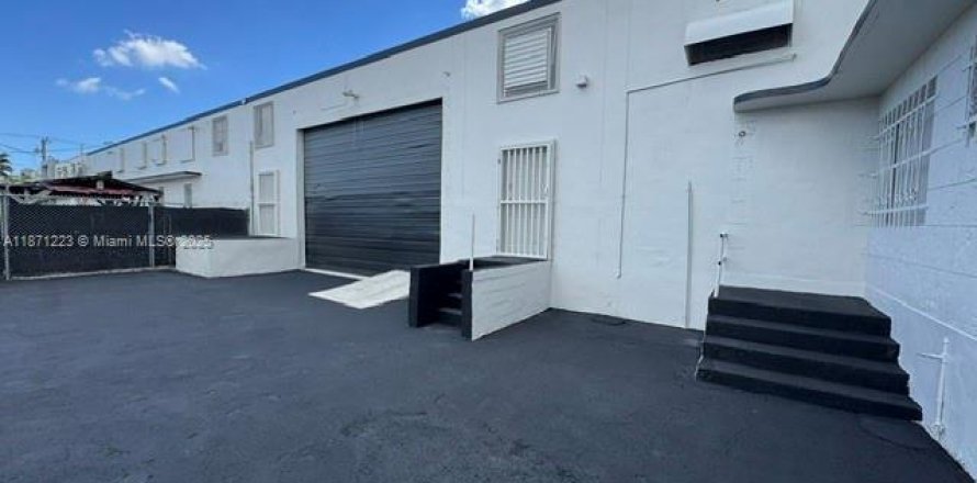 Коммерческая недвижимость в Майами, Флорида № 2013303