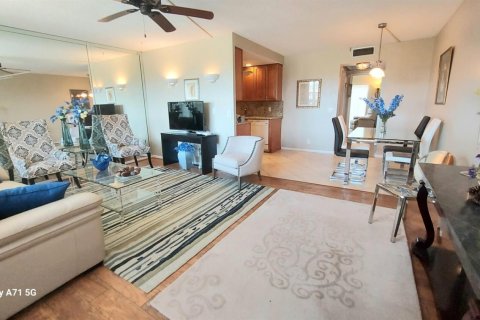 Condo in Boca Raton, Florida, 1 bedroom № 2382503 - photo 10