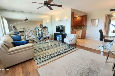 Condo in Boca Raton, Florida, 1 bedroom № 2382503 - photo 5