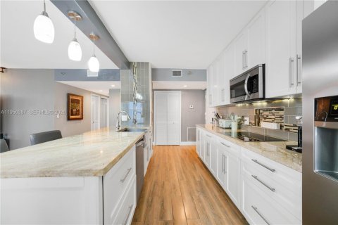 Кондоминиум с 2 спальнями в Холливуд, Флорида № 2012034