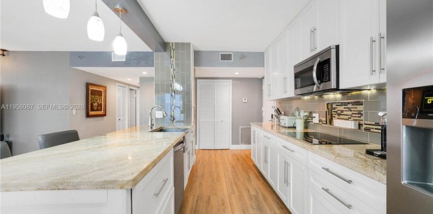 Кондоминиум с 2 спальнями в Холливуд, Флорида № 2012034